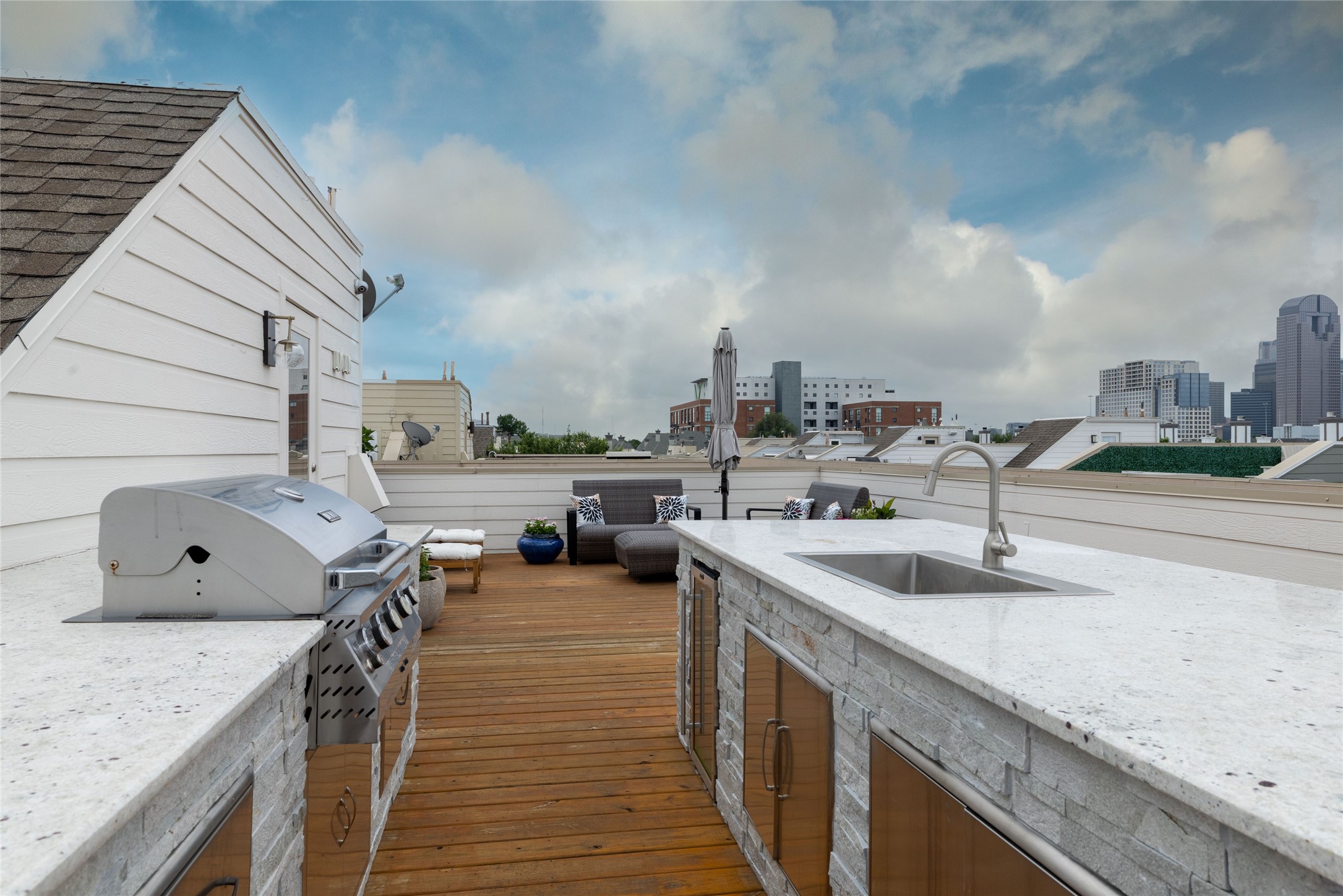 2411 N Hall Street 40