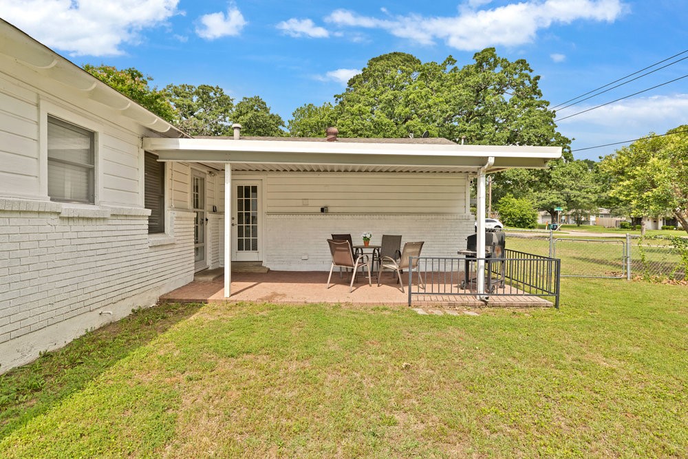 2409 Janice LN