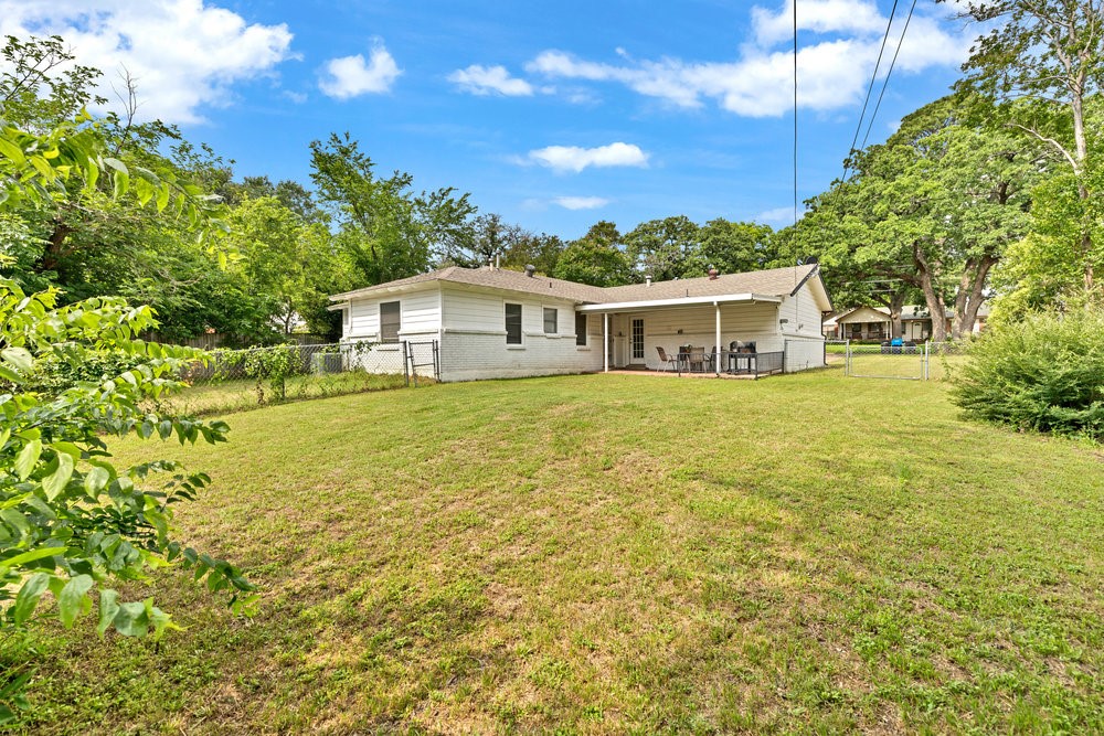 2409 Janice LN