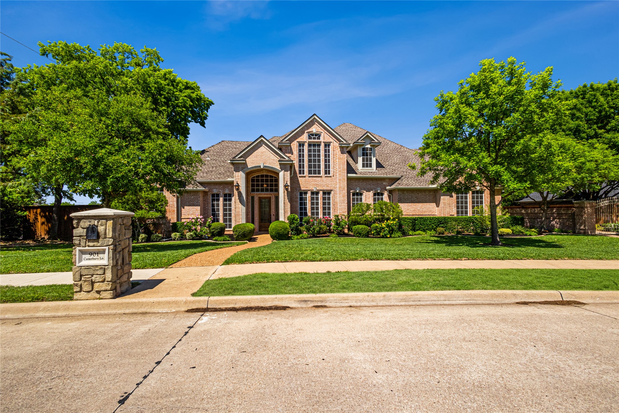 901 Canterbury Lane