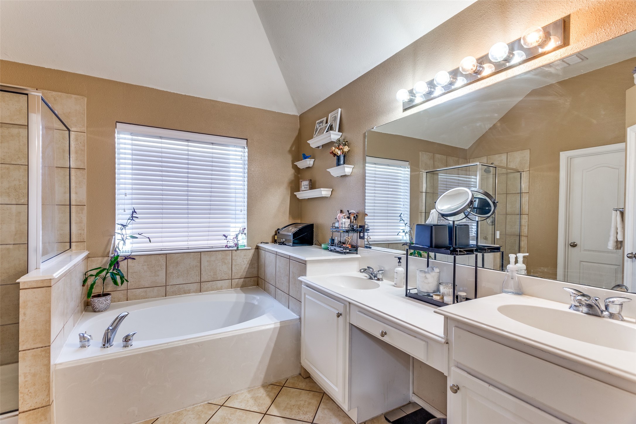 3716 Queenswood Court