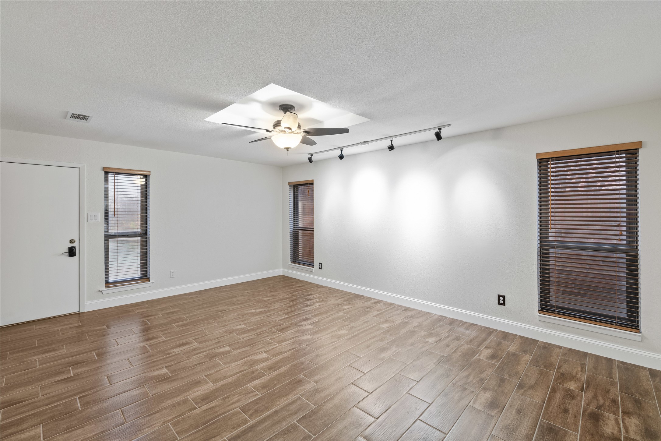 3827 Ashbury Lane