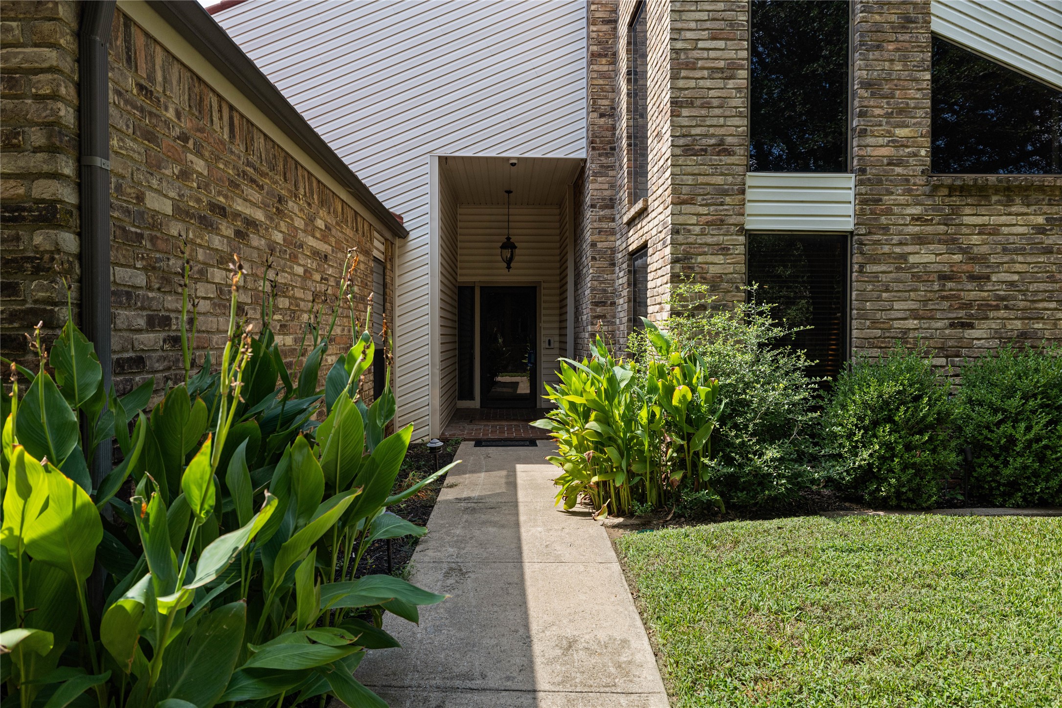 3827 Ashbury Lane