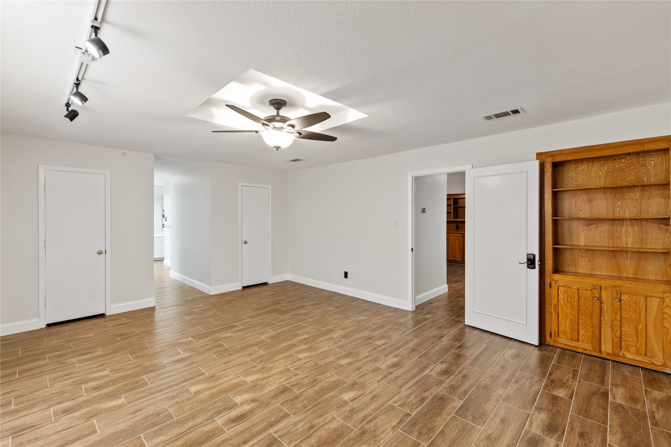 3827 Ashbury Lane