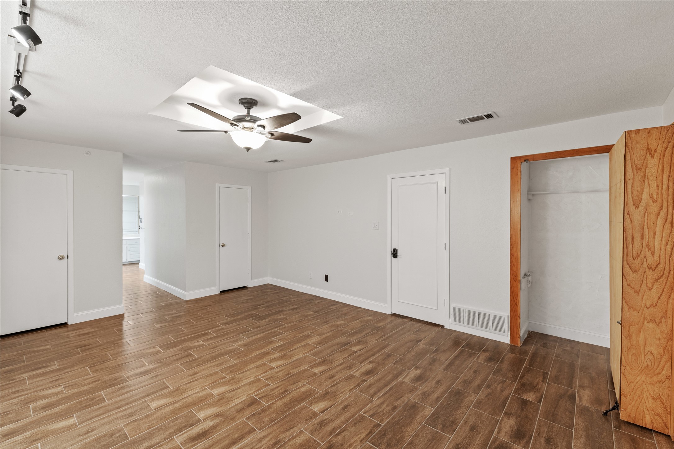 3827 Ashbury Lane