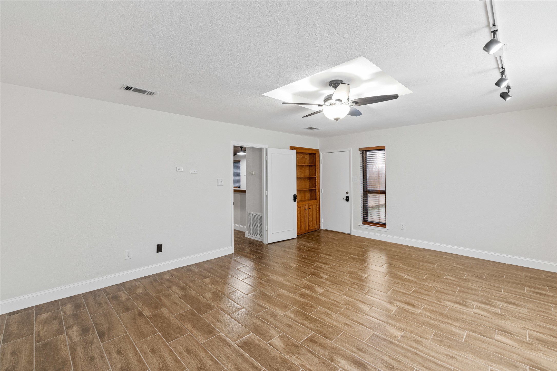 3827 Ashbury Lane