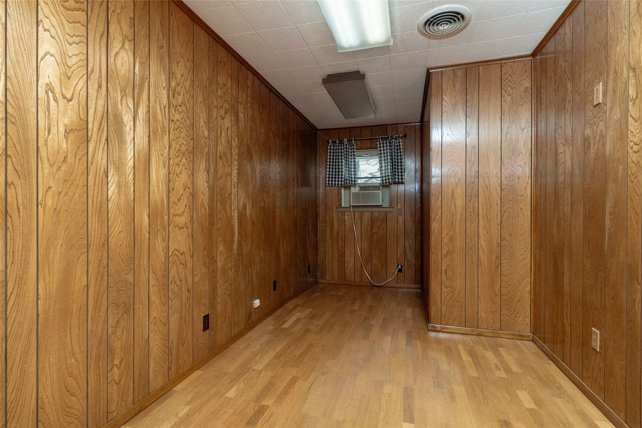 944 Mountain Terrace