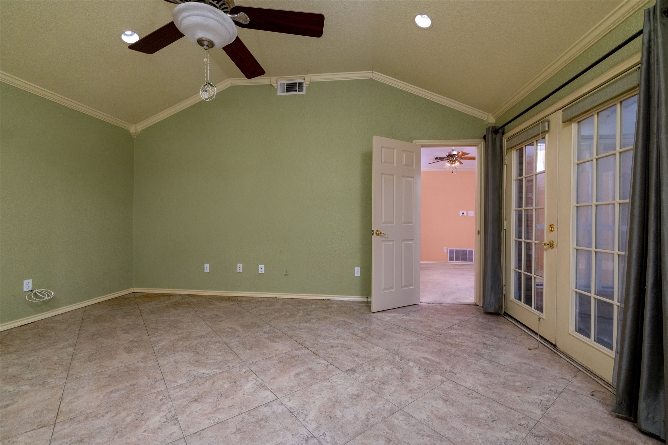 944 Mountain Terrace