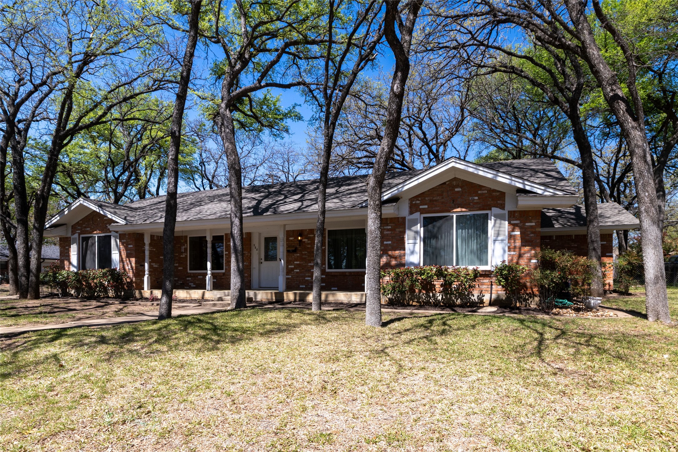 944 Mountain Terrace