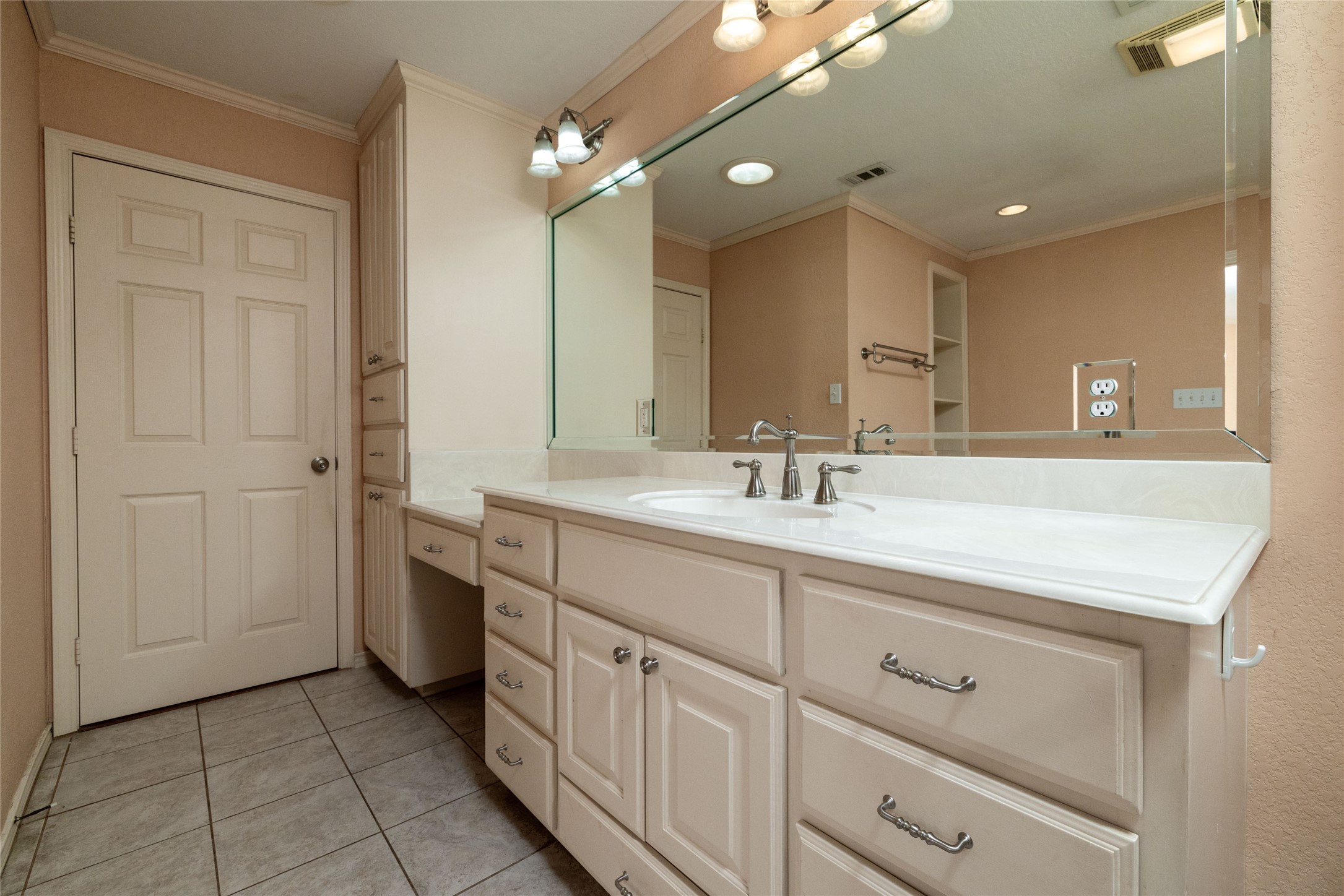 944 Mountain Terrace