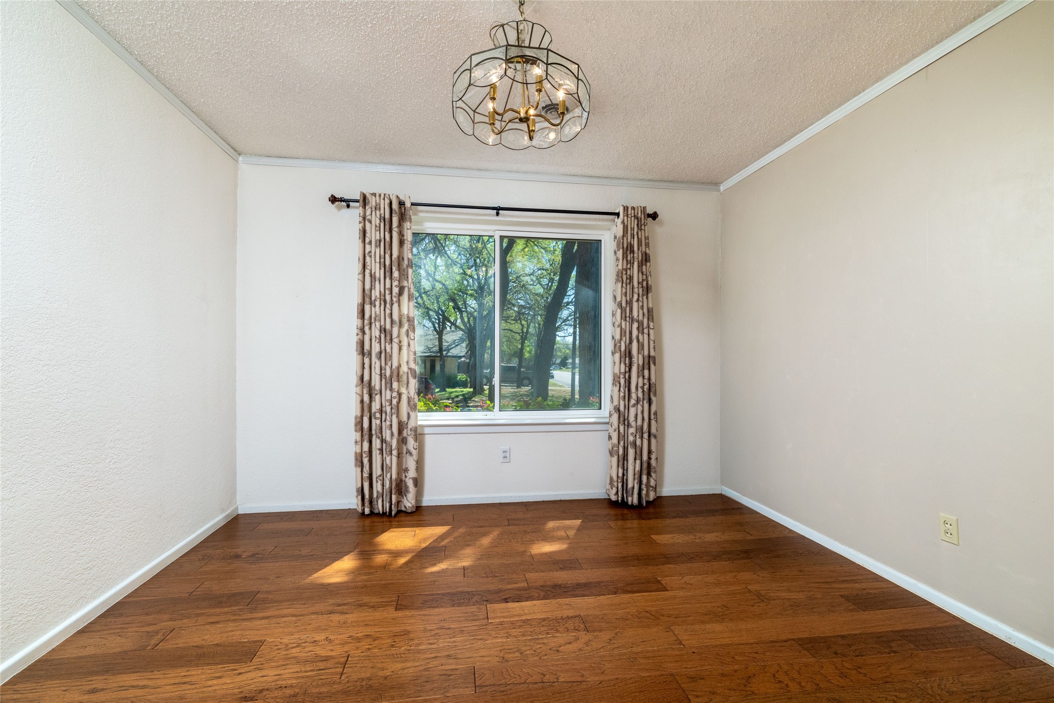 944 Mountain Terrace