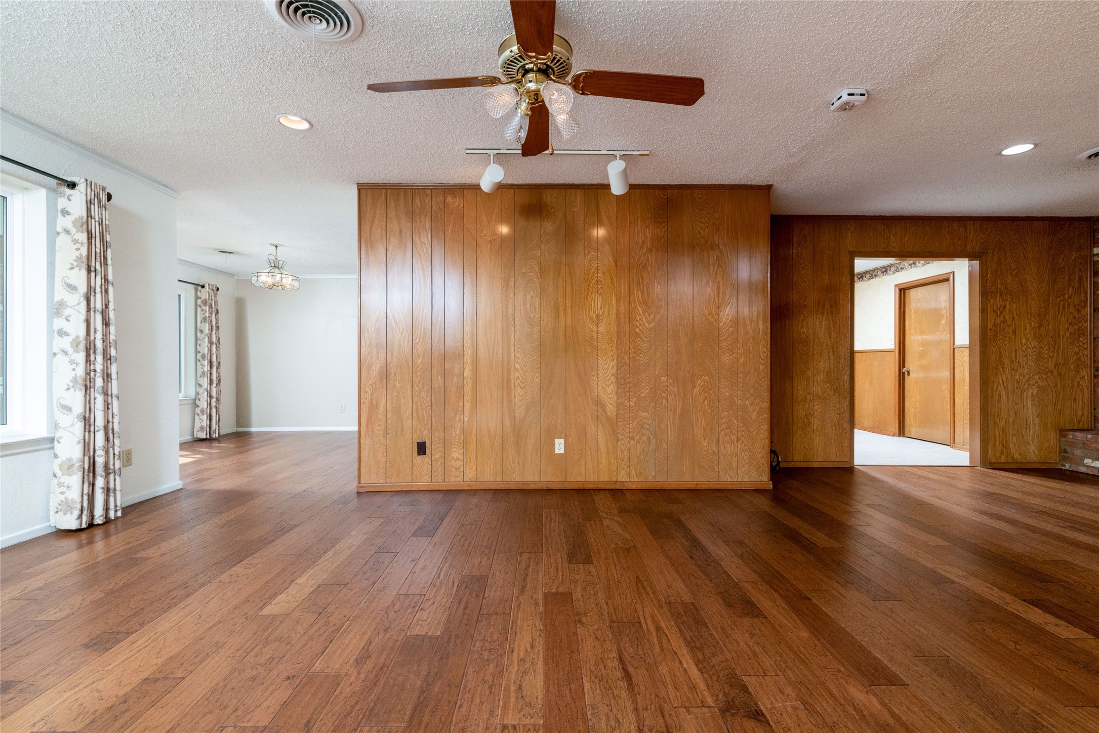 944 Mountain Terrace