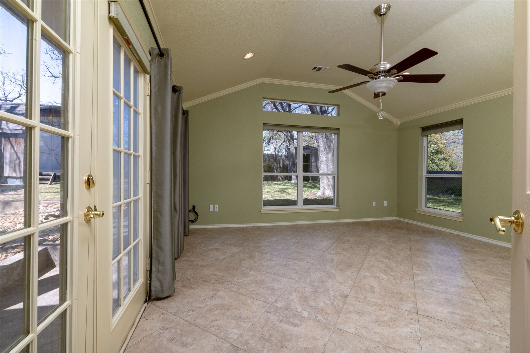 944 Mountain Terrace