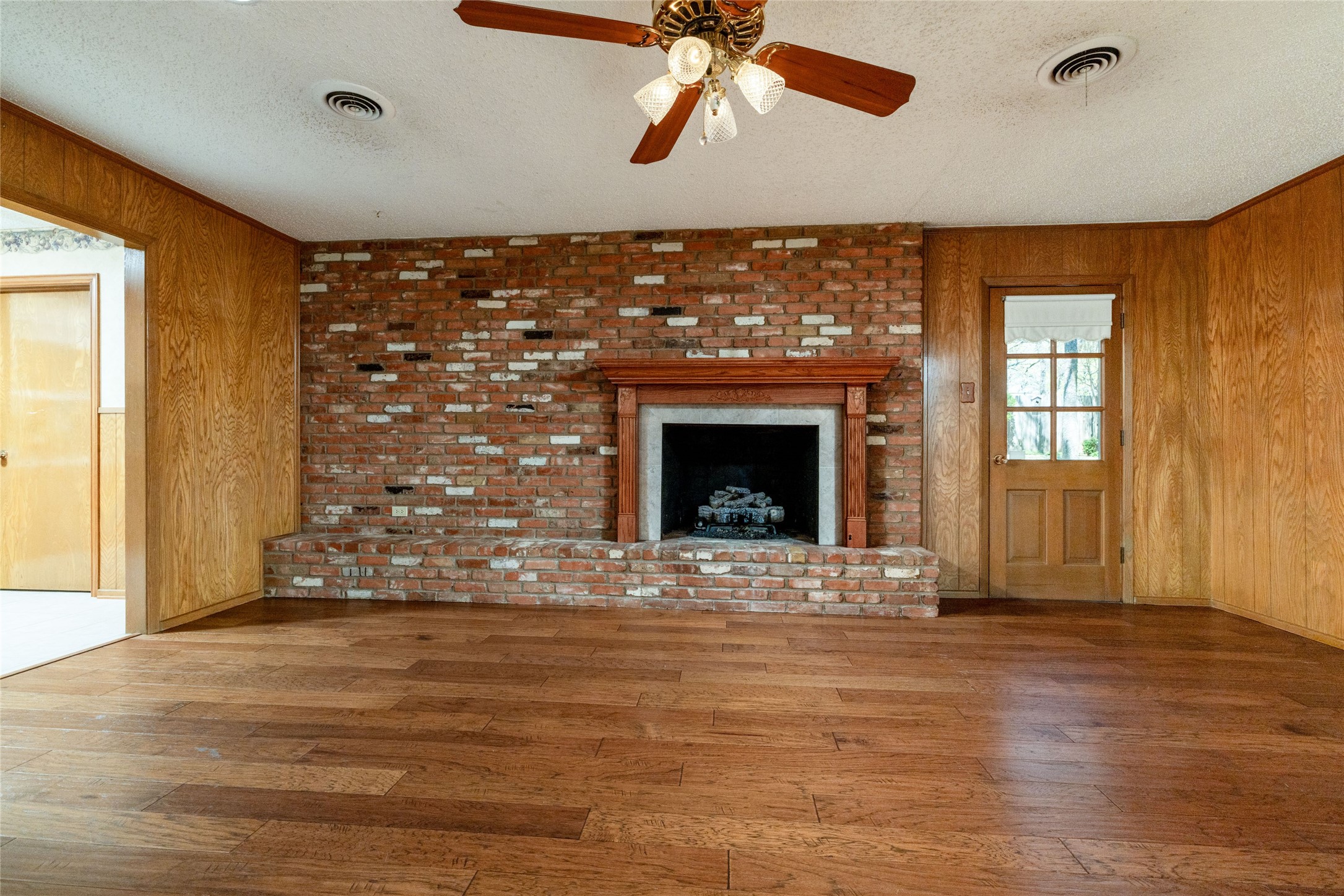 944 Mountain Terrace