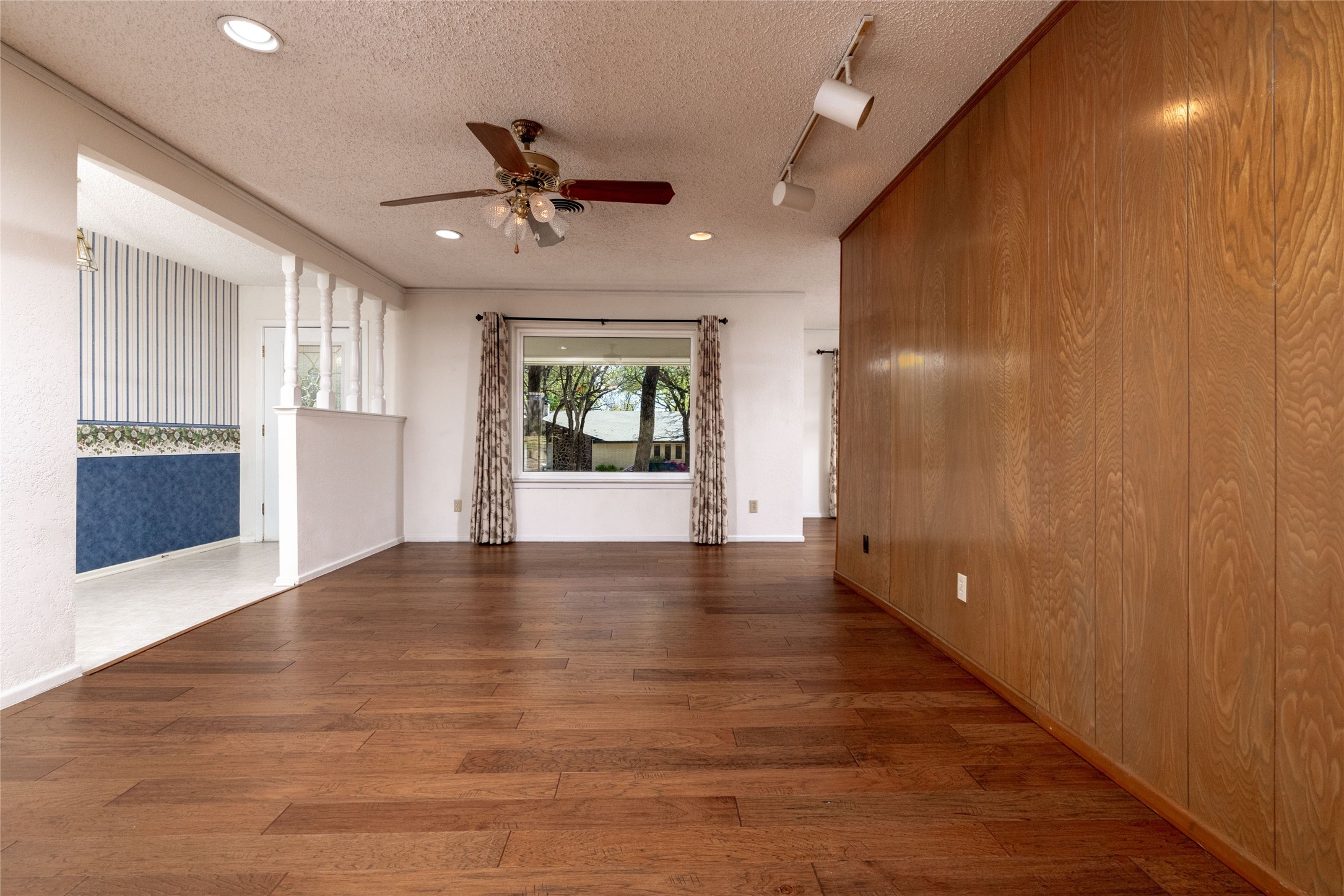 944 Mountain Terrace