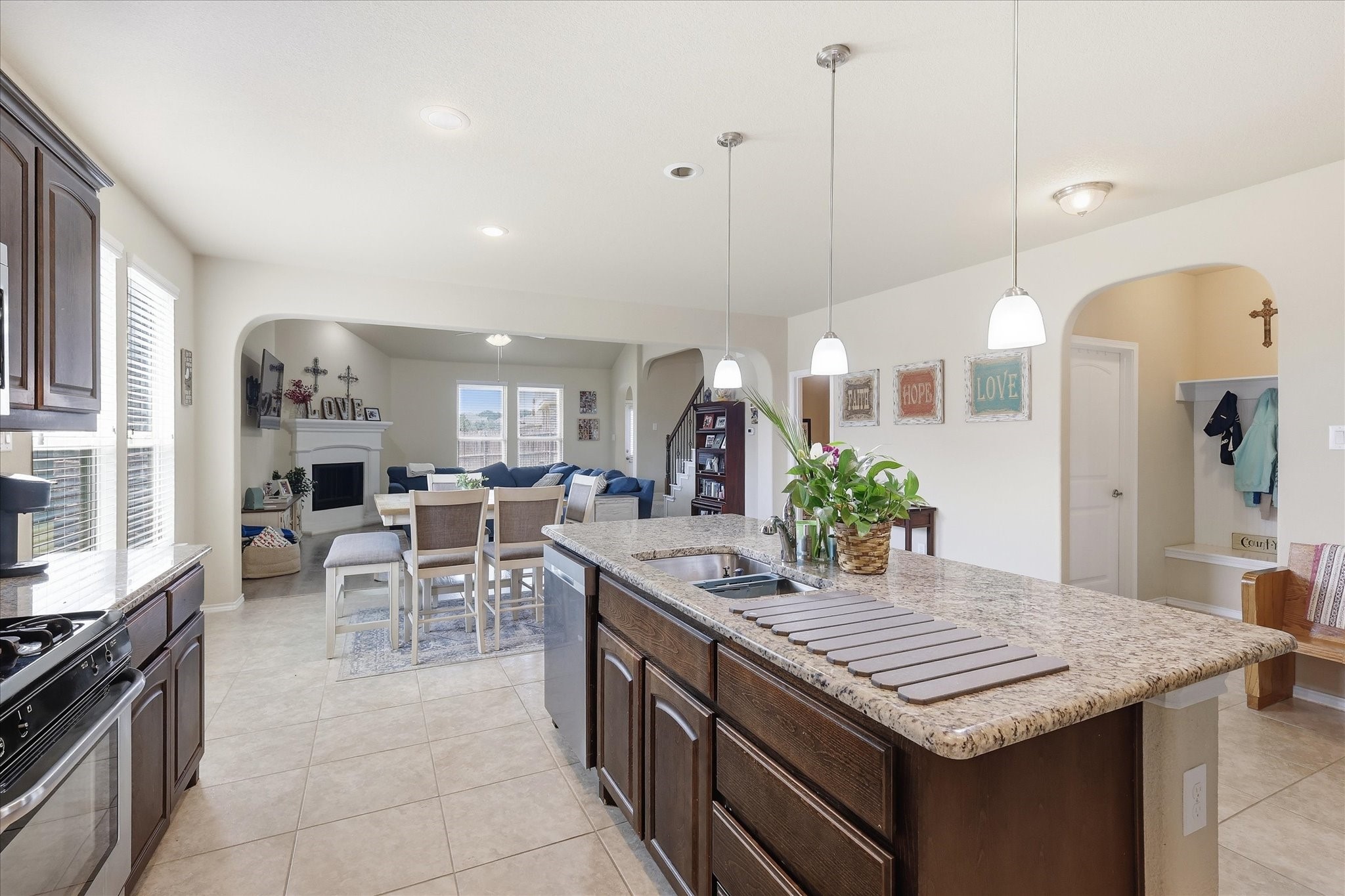 2908 Saddle Creek Drive