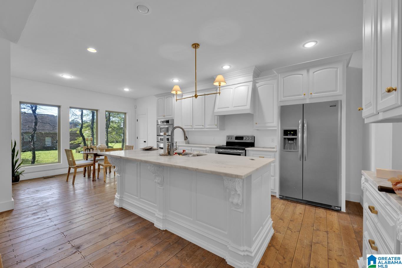 2153 CREEKSIDE LANE