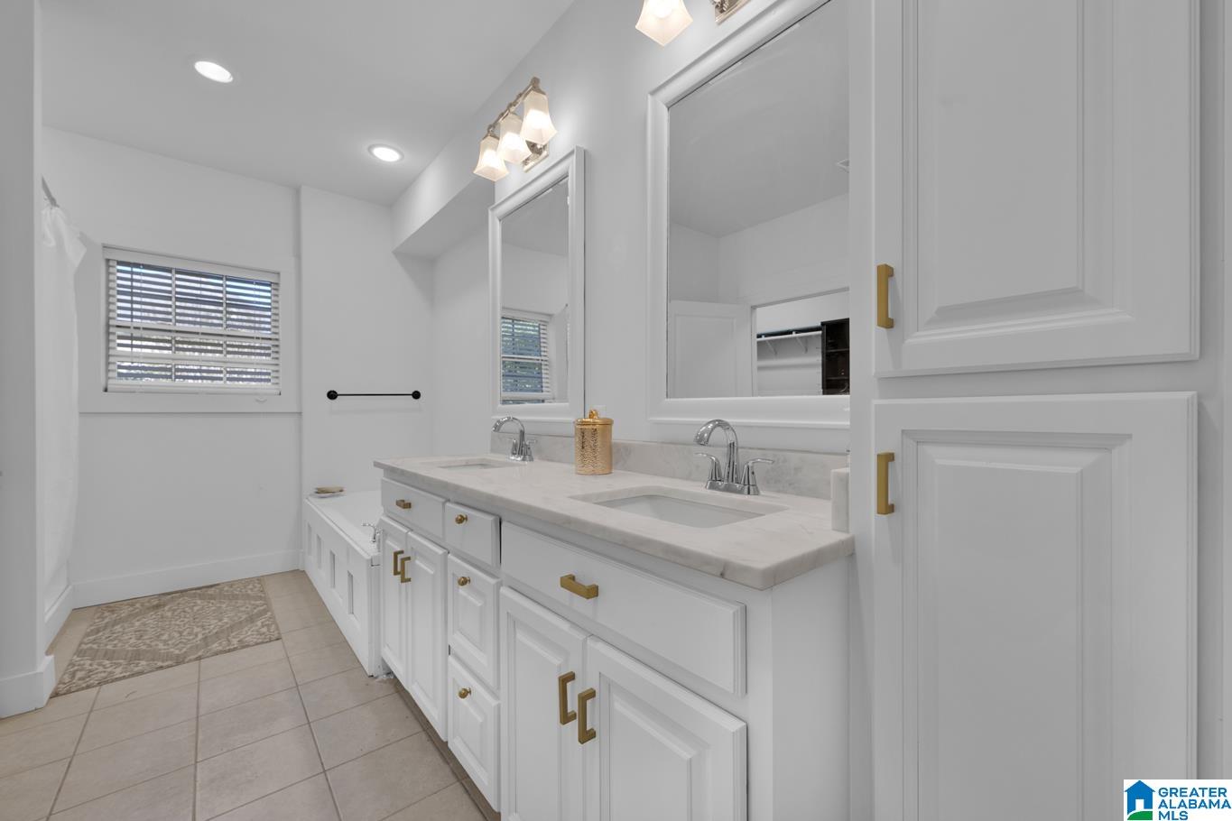 2153 CREEKSIDE LANE