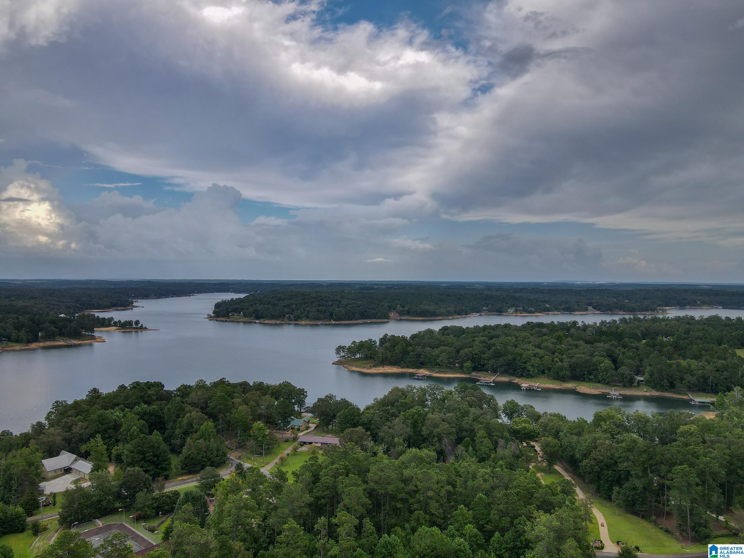 000 OAK LEAF COURT 1