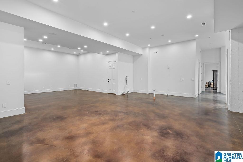 2406 OAK RIDGE DRIVE