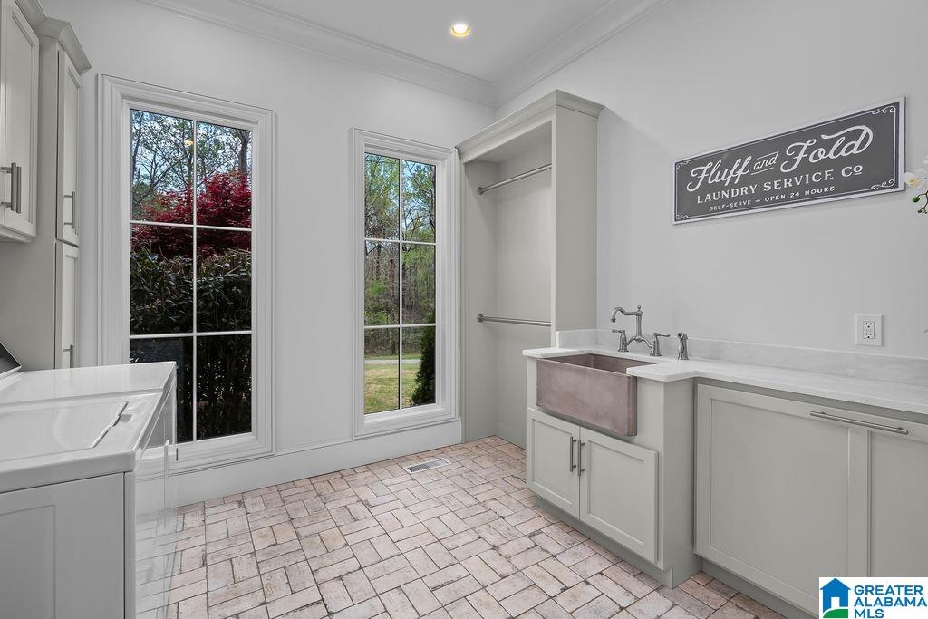 2406 OAK RIDGE DRIVE