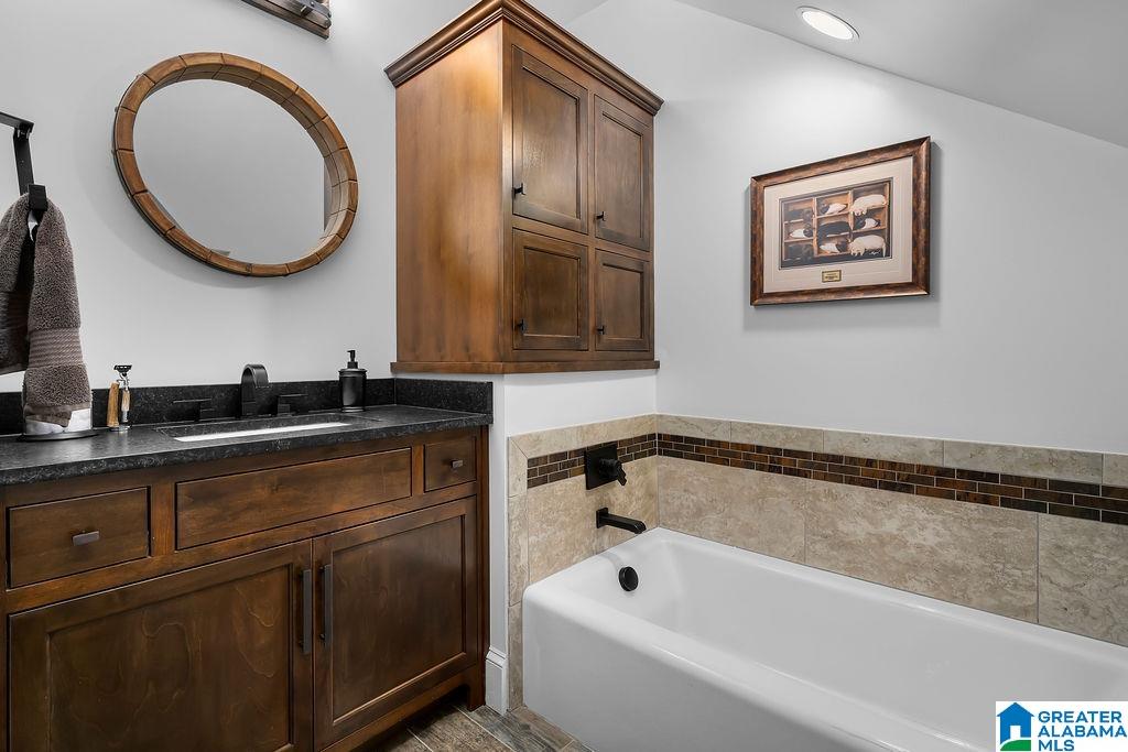 2406 OAK RIDGE DRIVE