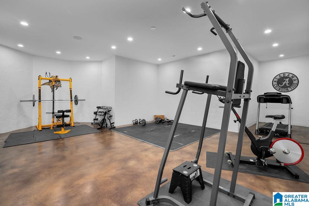 2406 OAK RIDGE DRIVE