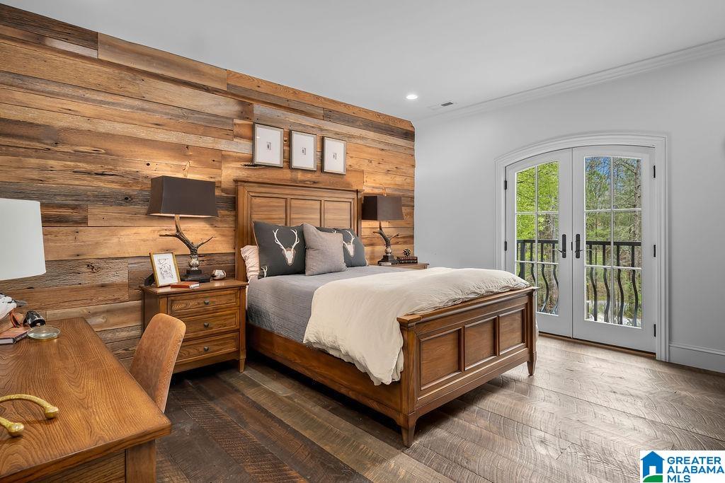 2406 OAK RIDGE DRIVE