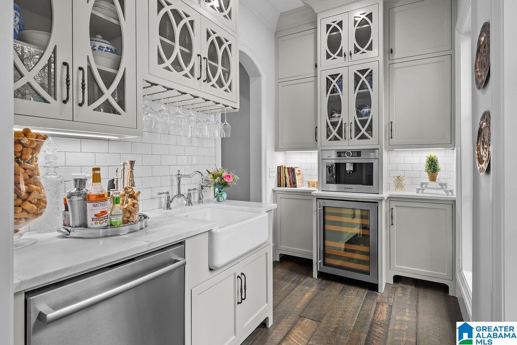 2406 OAK RIDGE DRIVE