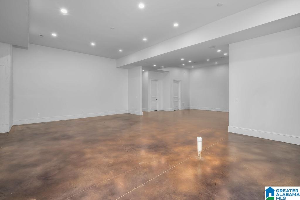 2406 OAK RIDGE DRIVE