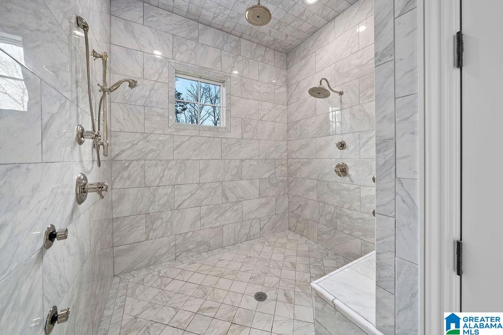 2406 OAK RIDGE DRIVE