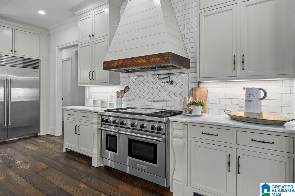 2406 OAK RIDGE DRIVE