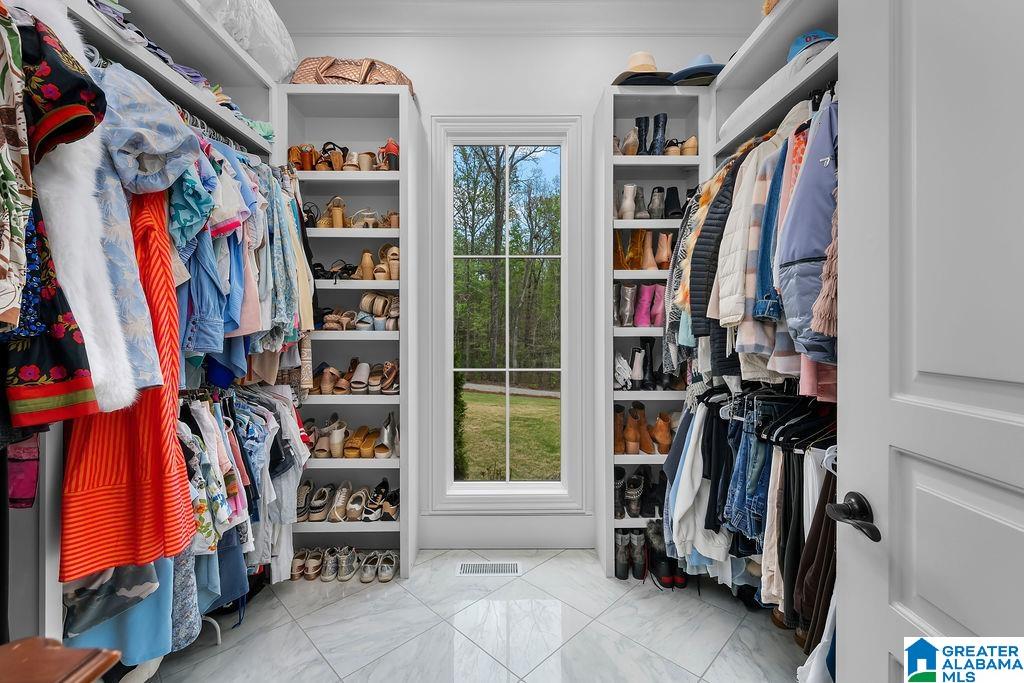 2406 OAK RIDGE DRIVE