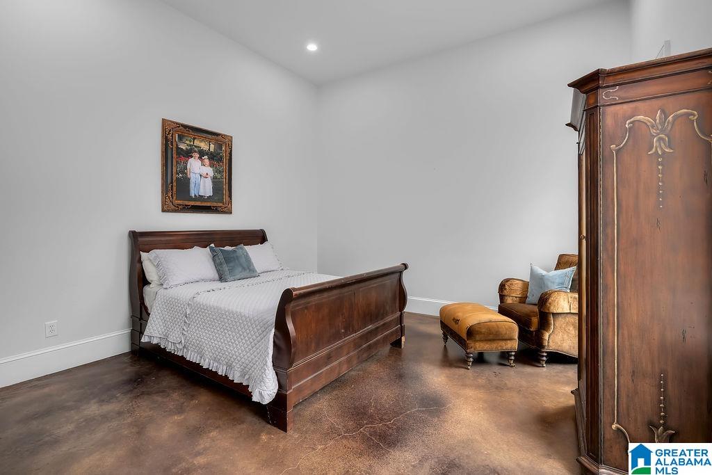 2406 OAK RIDGE DRIVE