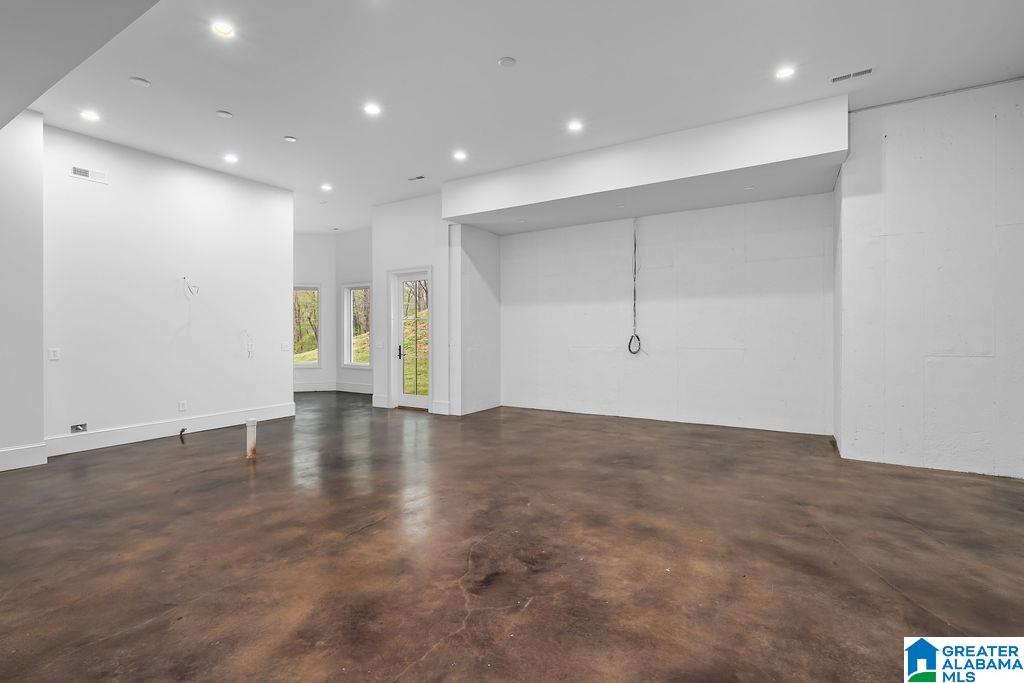 2406 OAK RIDGE DRIVE