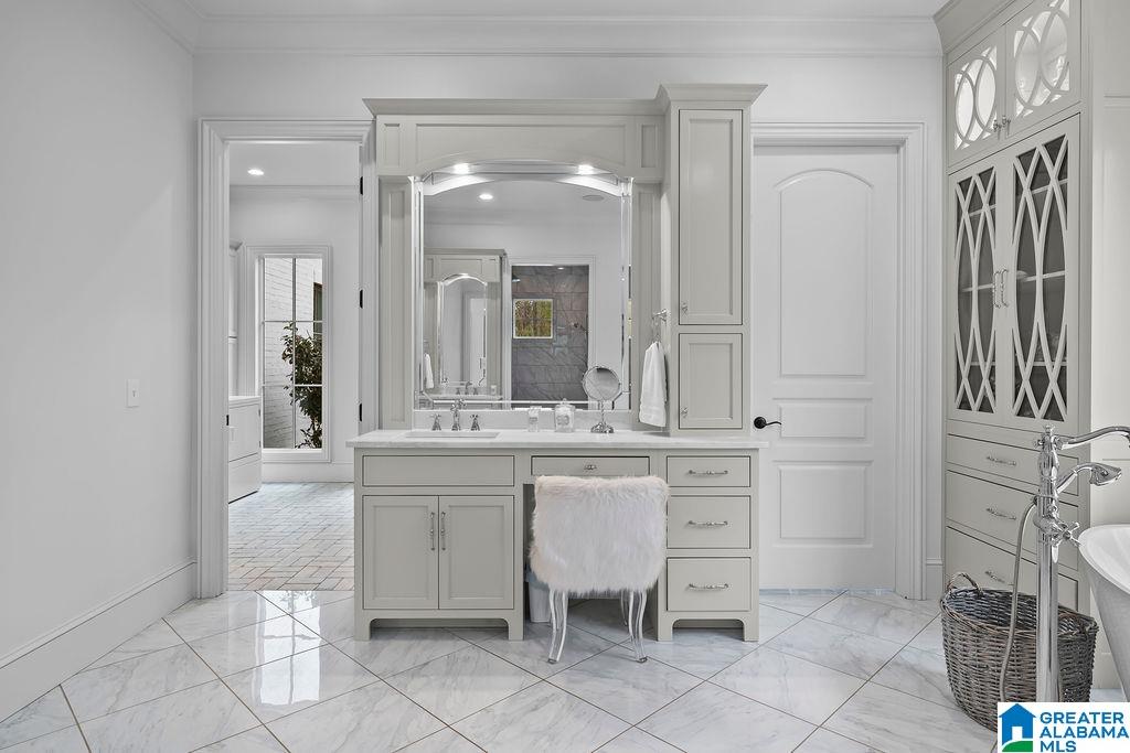 2406 OAK RIDGE DRIVE