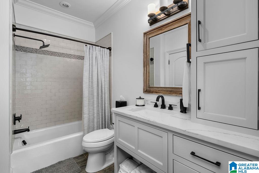 2406 OAK RIDGE DRIVE