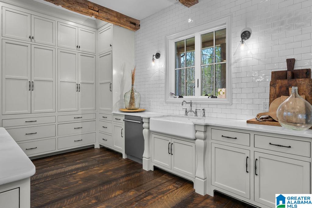 2406 OAK RIDGE DRIVE