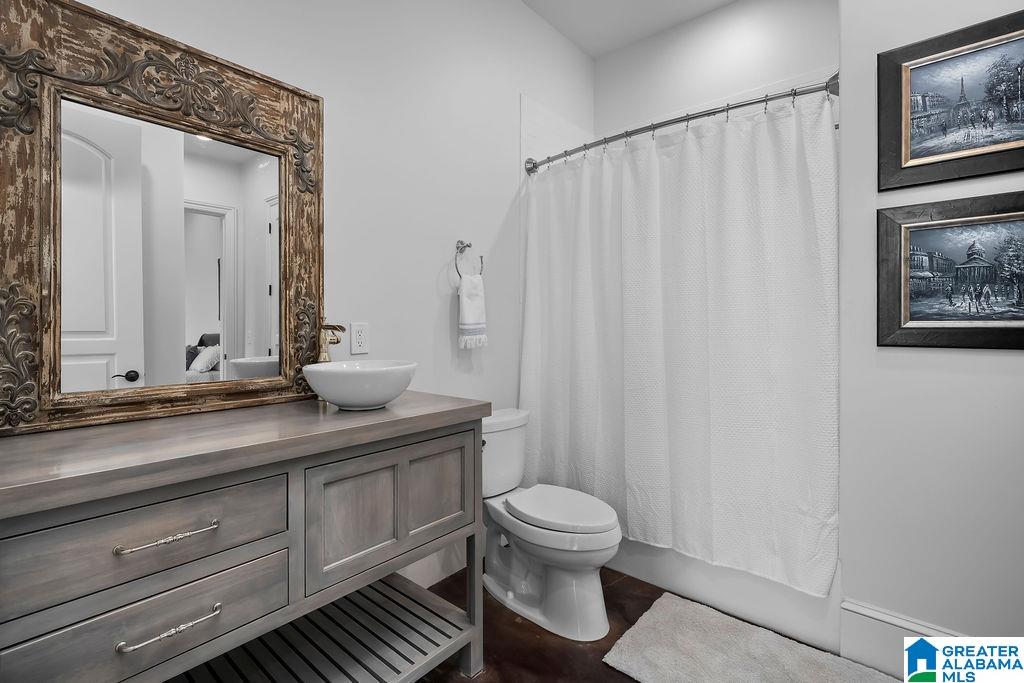 2406 OAK RIDGE DRIVE