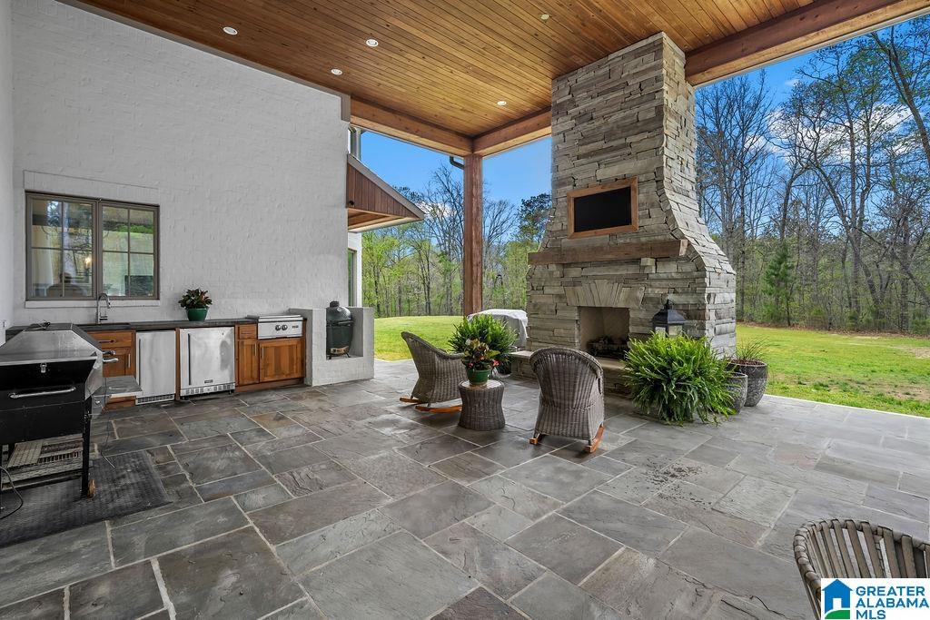 2406 OAK RIDGE DRIVE