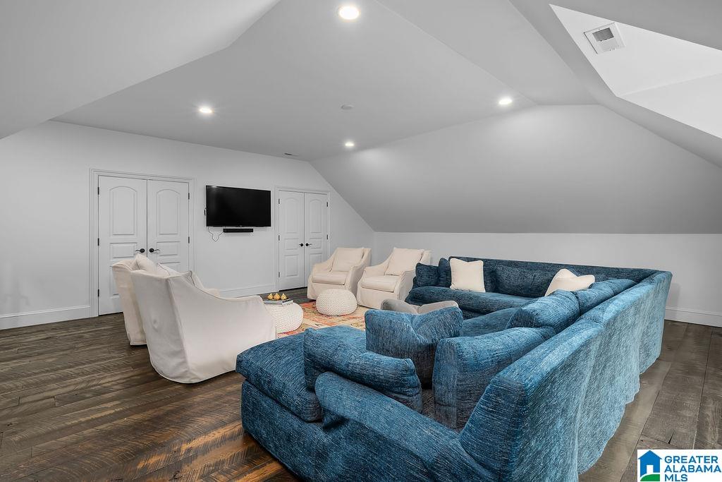 2406 OAK RIDGE DRIVE