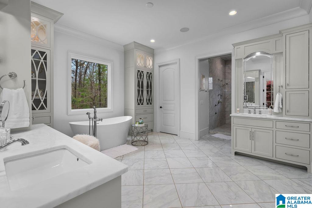 2406 OAK RIDGE DRIVE