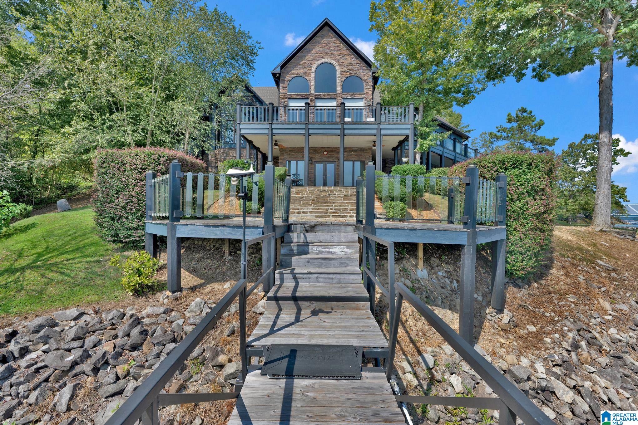 340 LAKE SHORE AVENUE