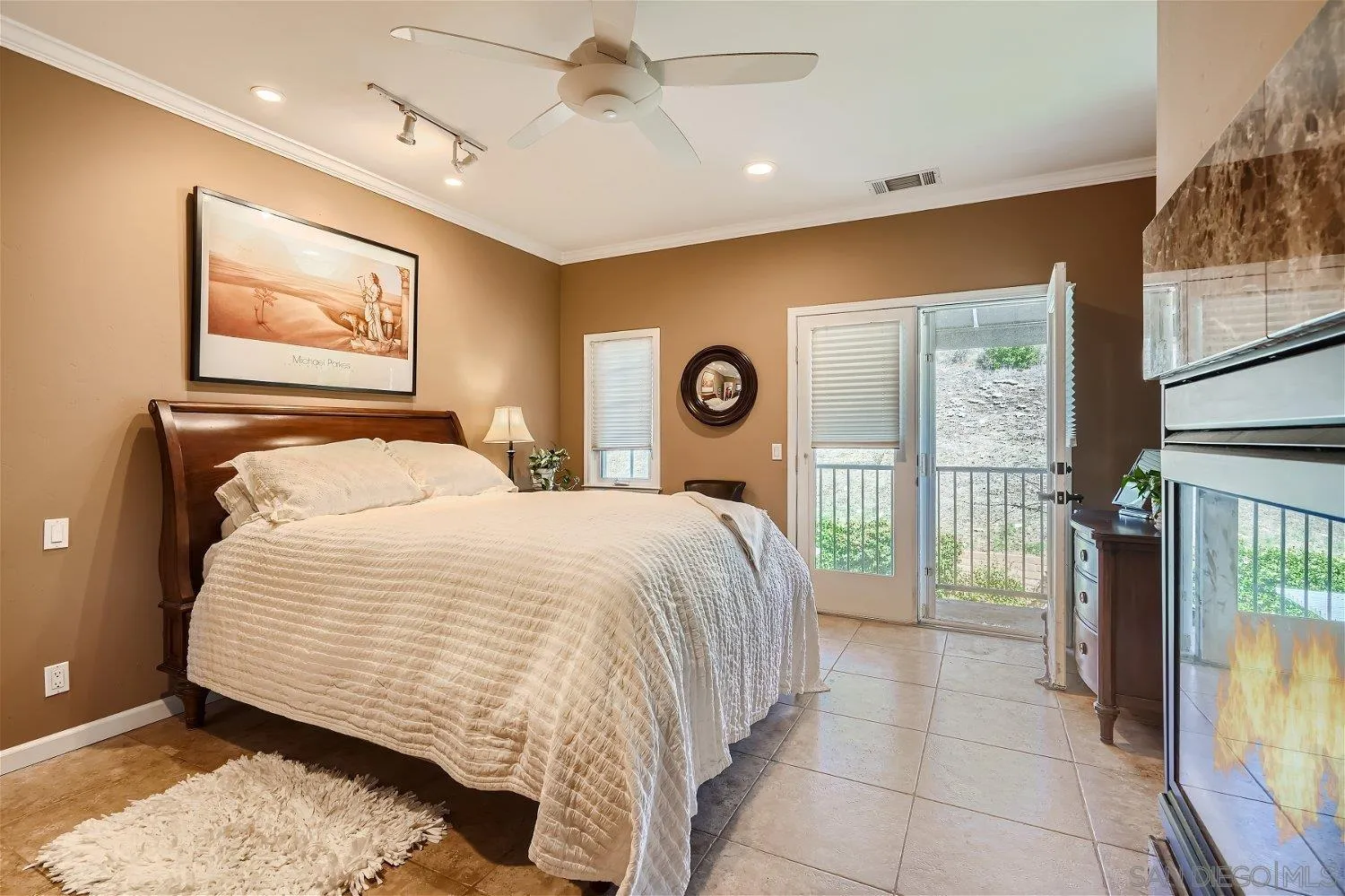 10357 Rue Finisterre