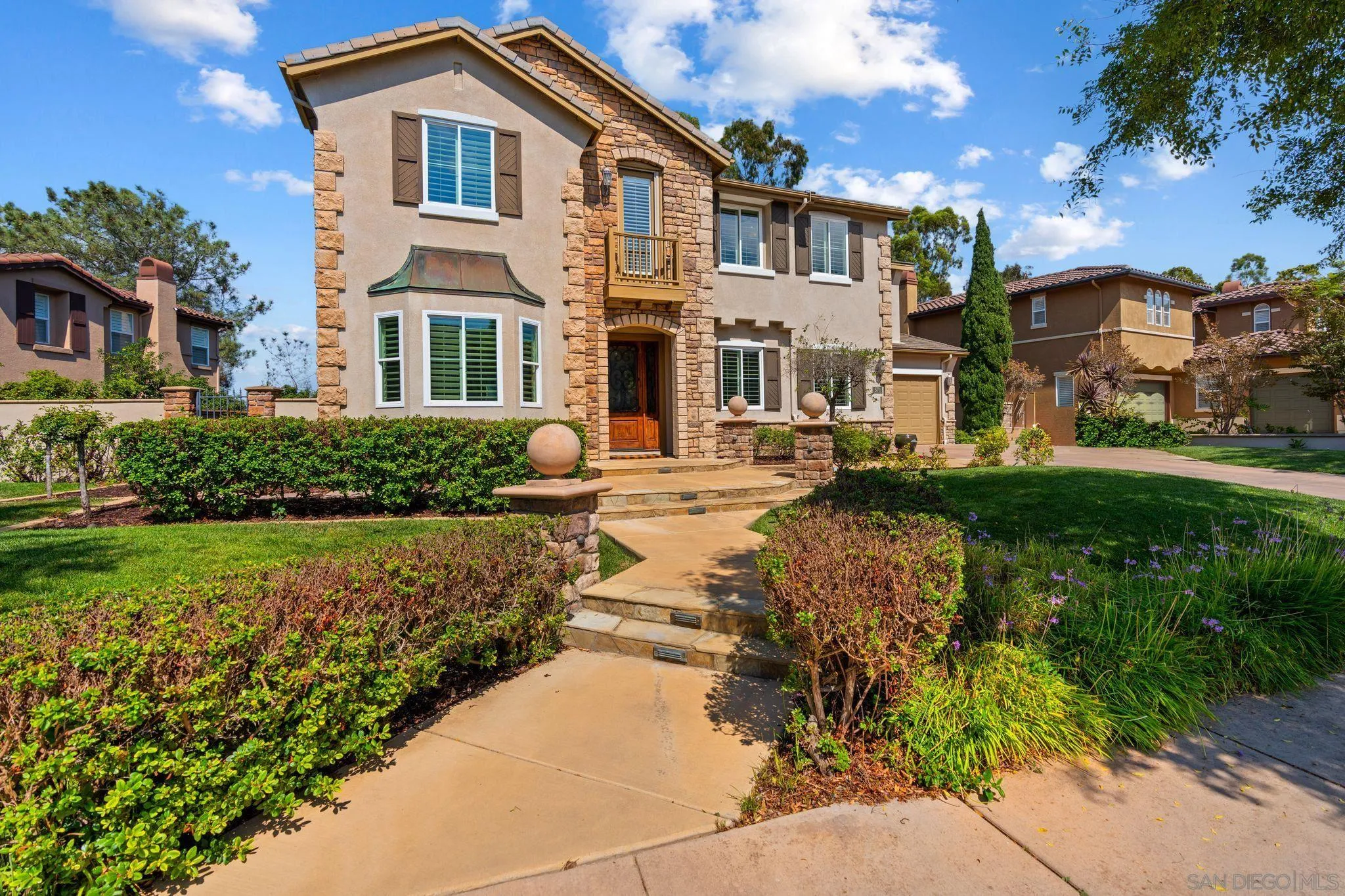 571 Lynwood Dr.