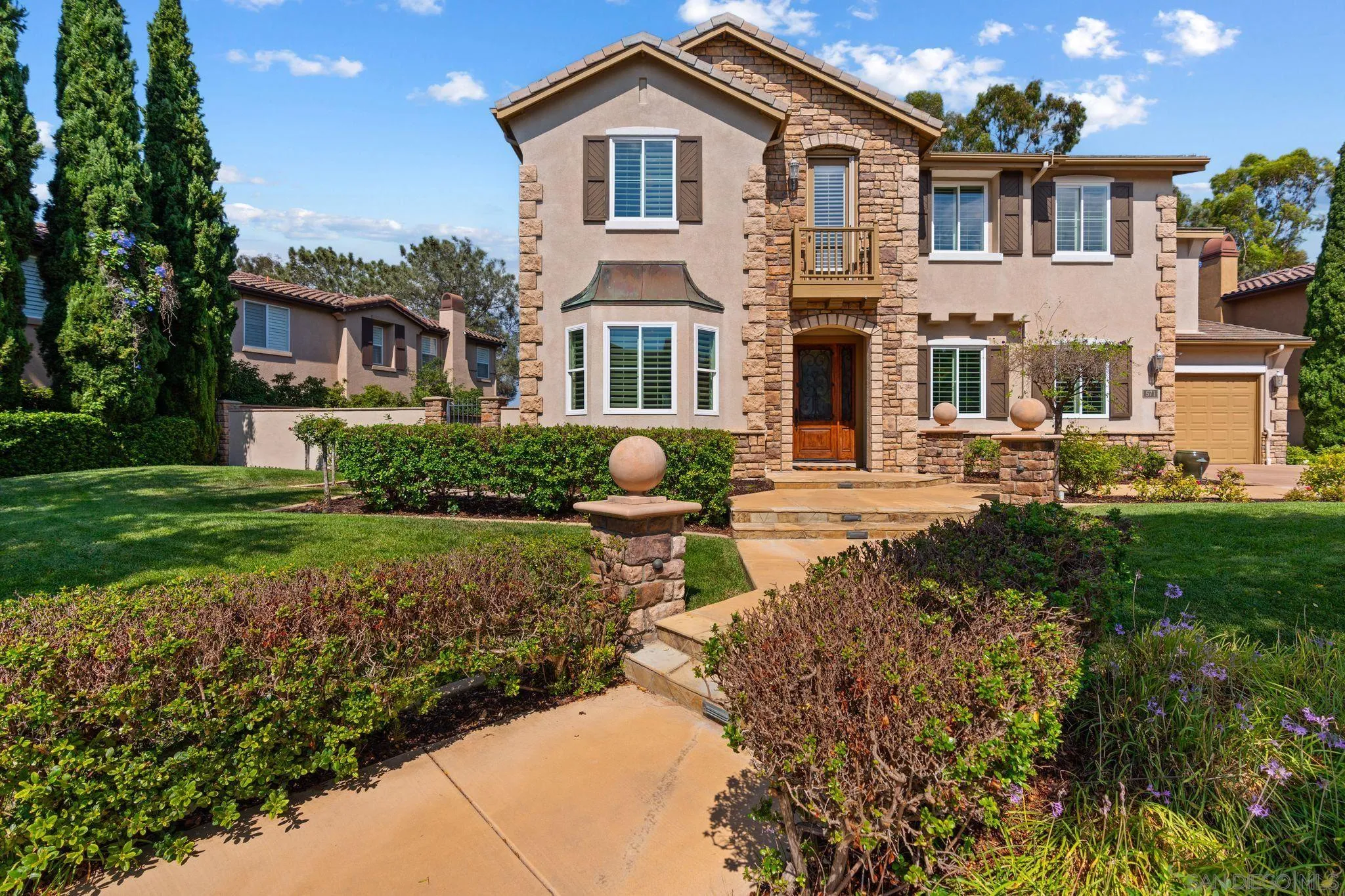 571 Lynwood Dr.