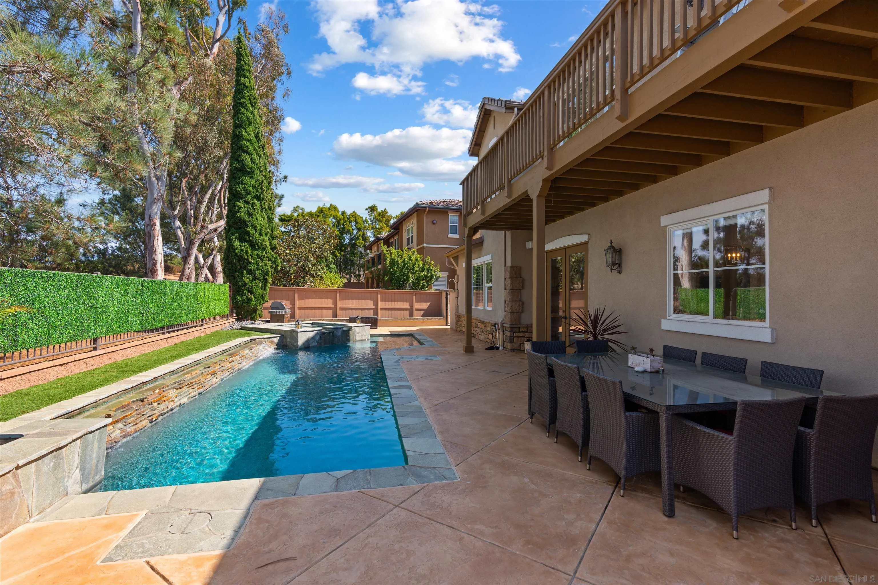 571 Lynwood Dr.