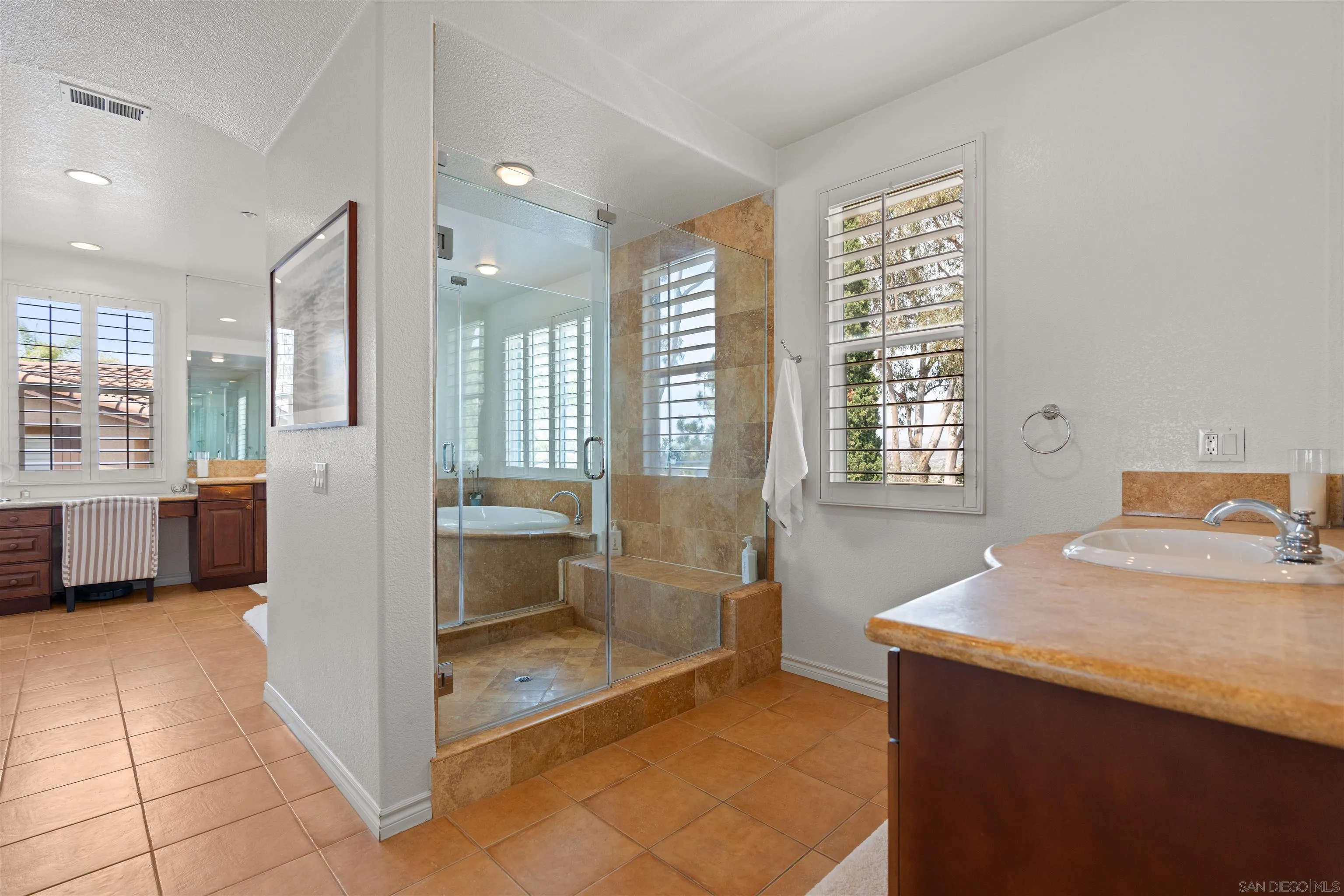 571 Lynwood Dr.