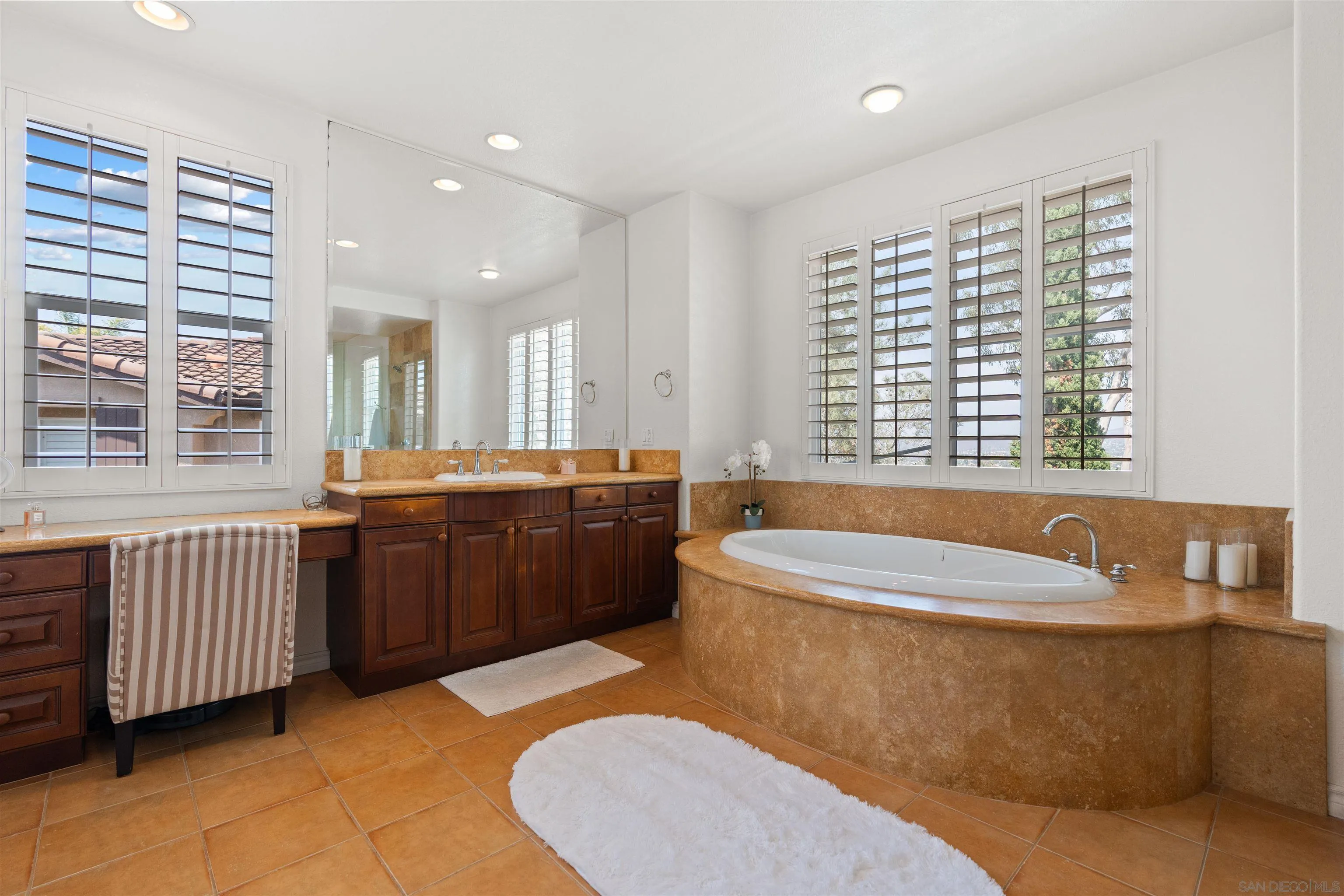571 Lynwood Dr.