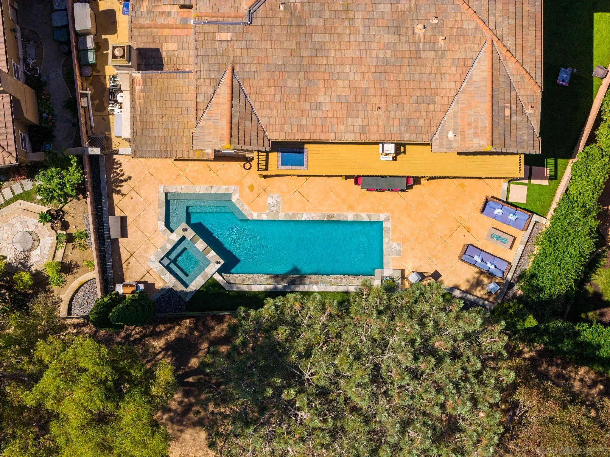 571 Lynwood Dr.